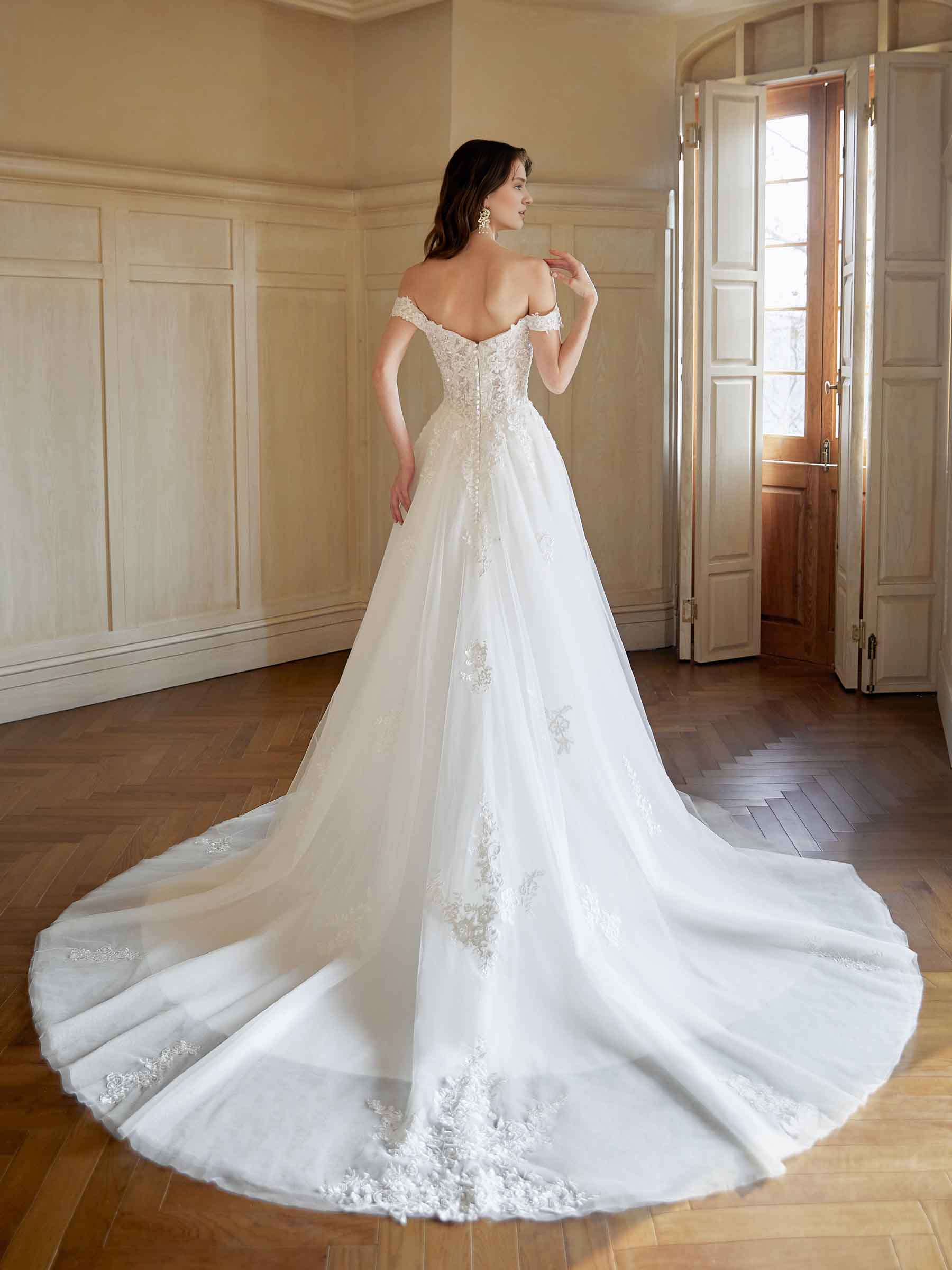 Elegante vestido de novia de encaje ultra largo con hombros descubiertos y corte A