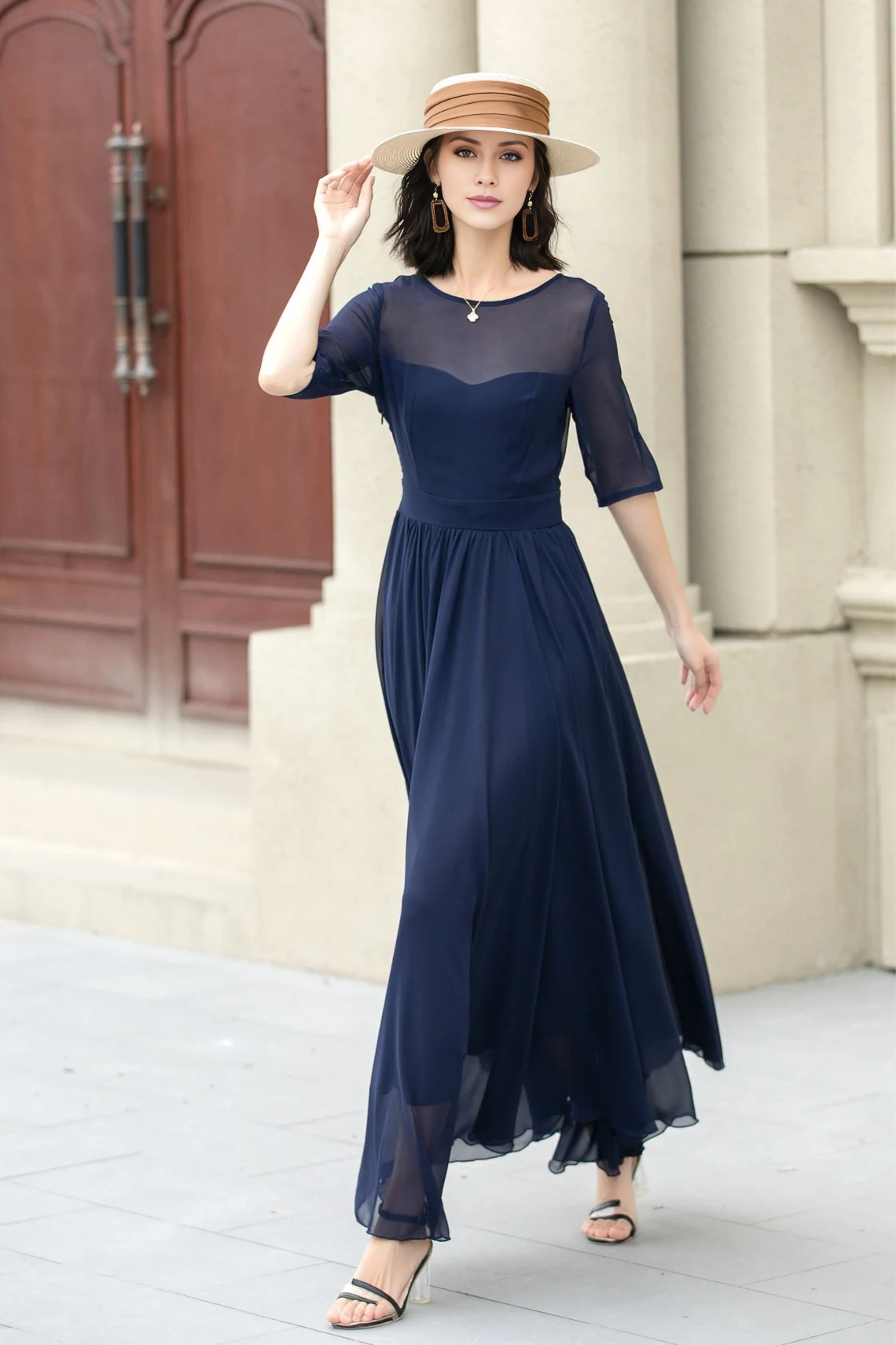 Vestido de fiesta largo de gasa con cuello barco y manga corta de Jimiss 