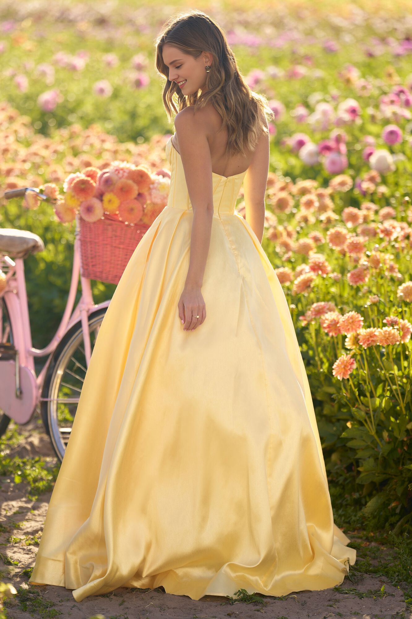 Vestido de fiesta sin tirantes con corsé ajustado y largo hasta el suelo