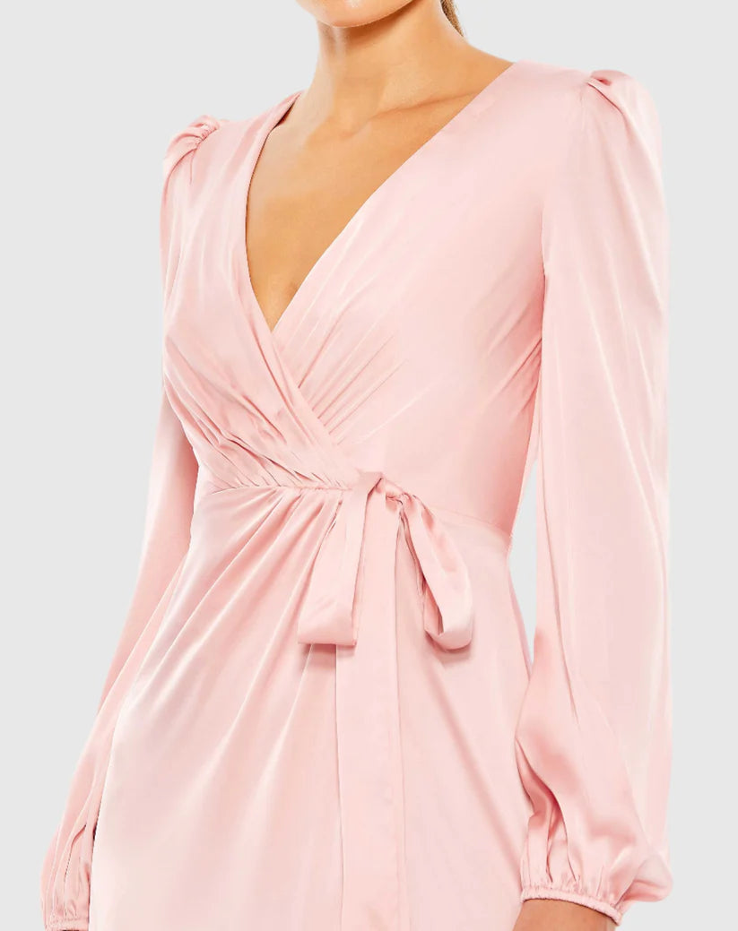 Vestido de noche largo hasta el suelo con falda asimétrica y mangas largas con escote en V