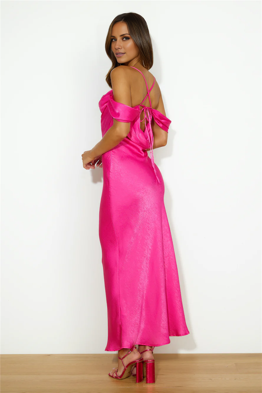Vestido de fiesta largo sin espalda con tirantes finos y cuello descubierto de Jimiss