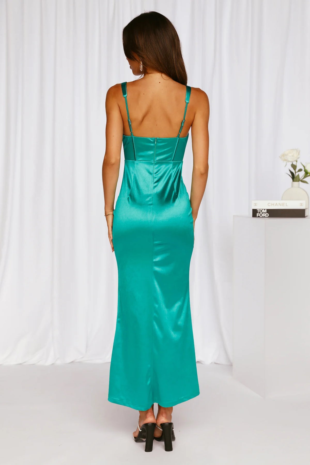 Vestido de fiesta largo sin espalda con corsé ajustado y cuello en V de Jimiss