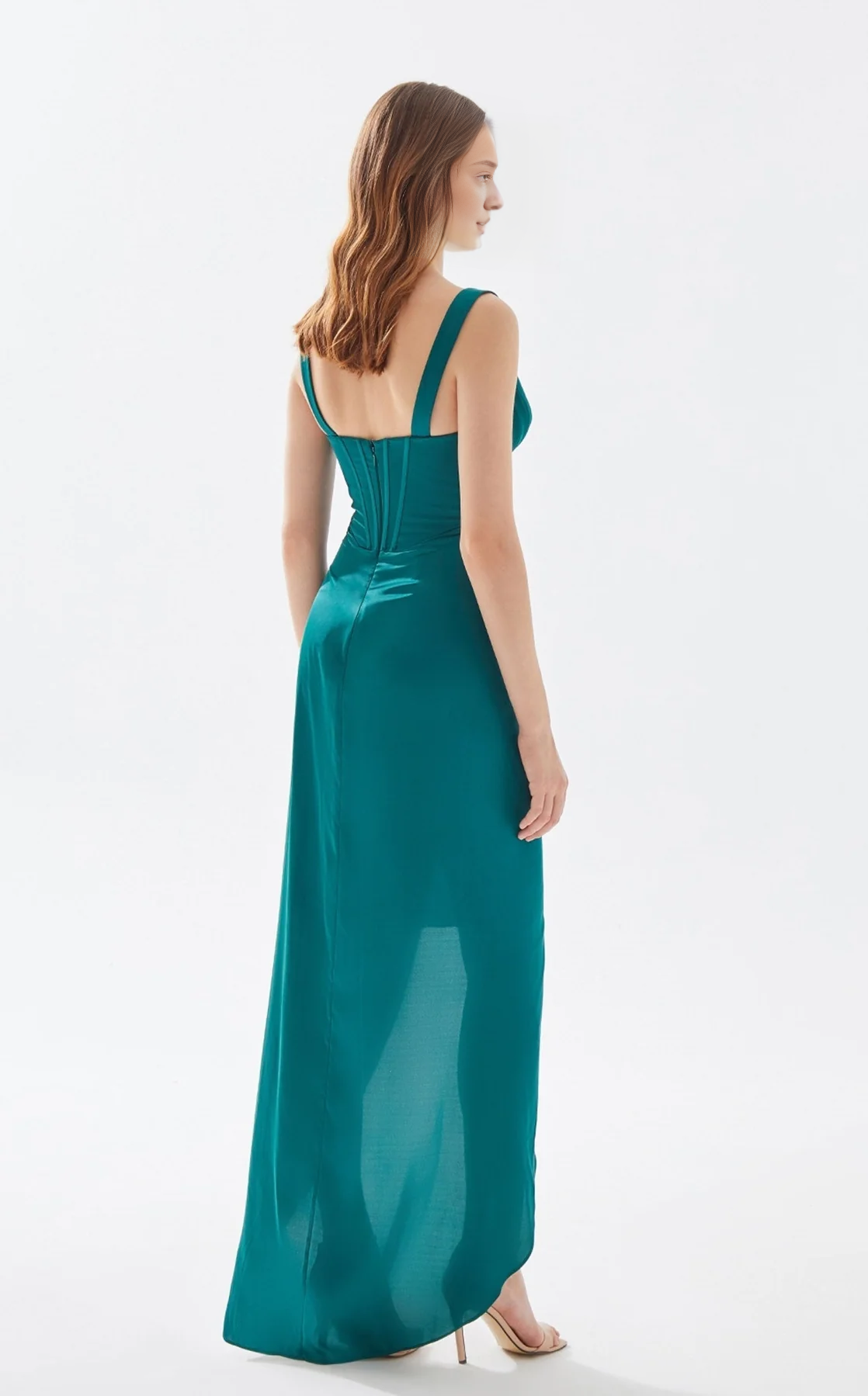 Vestido de noche largo hasta el suelo con abertura alta, sin mangas y escote en V profundo
