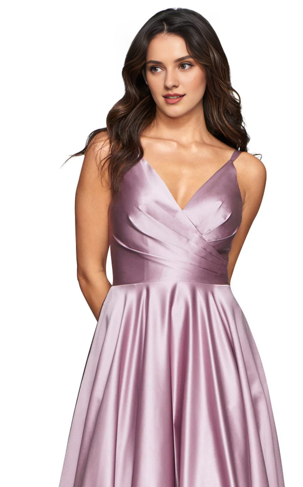 Vestido de noche largo hasta el suelo con escote en V, tirantes finos de satén y espalda descubierta cruzada