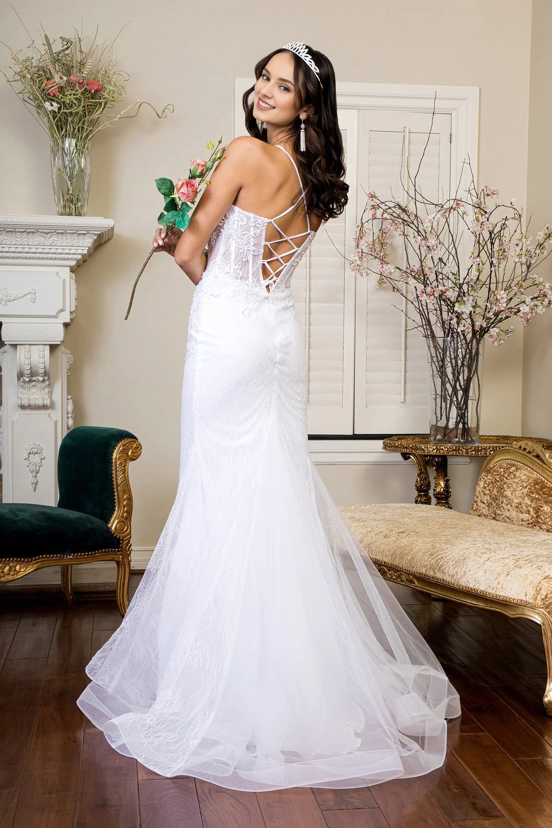 Vestido de novia sirena con corsé ajustado bordado