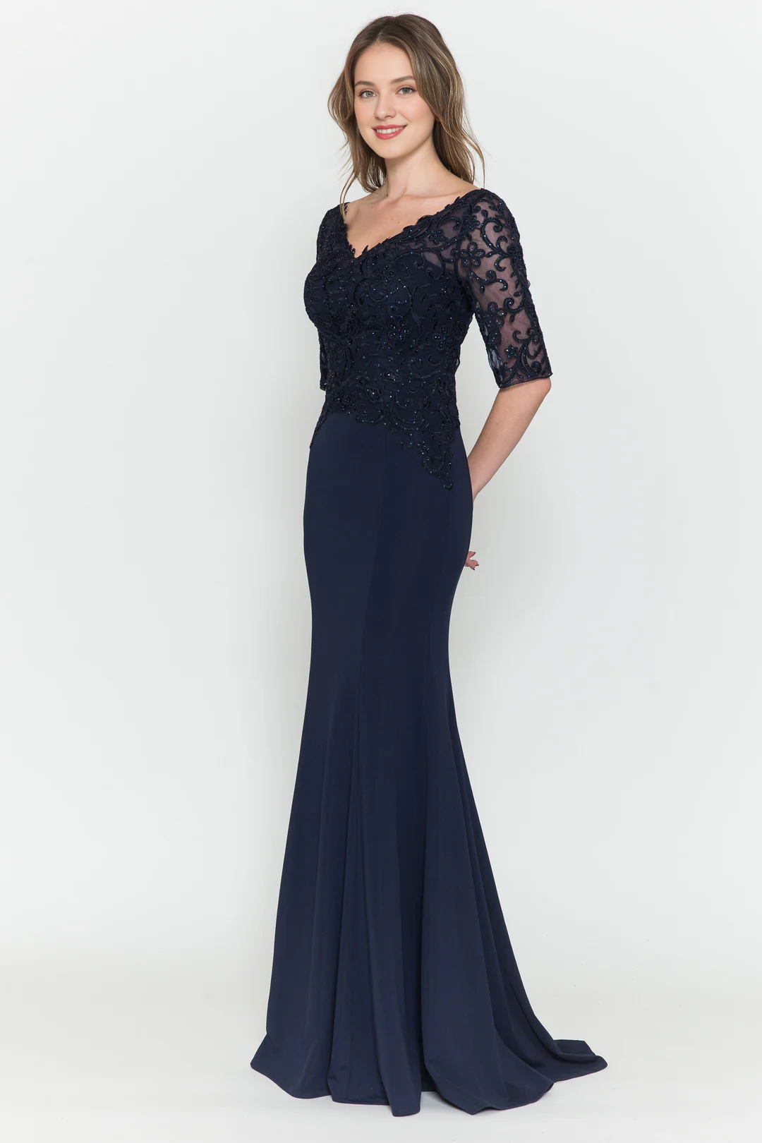 Abito aderente ricamato con scollo a V lungo e manica corta trasparente