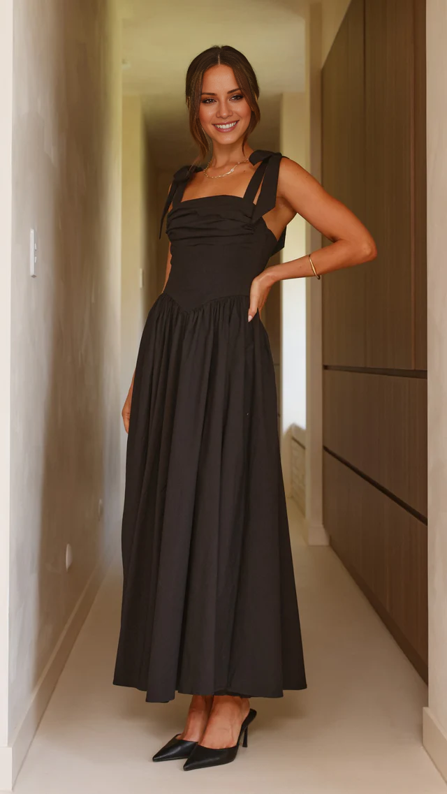 Vestido de fiesta largo con corsé ajustado y escote cuadrado de Jimiss con detalles plisados