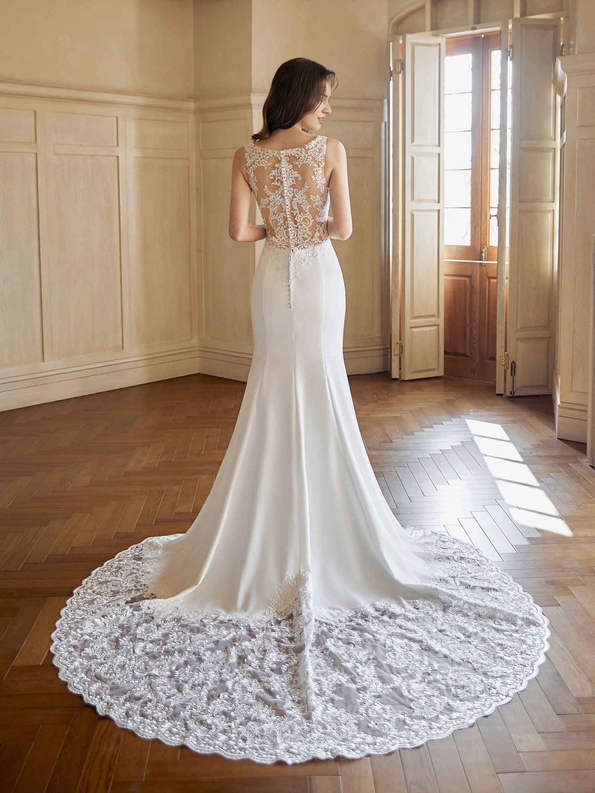 Ivory Crepe Mermaid V-Neck Floor-Length Bridesmaid Dress with Lace Train