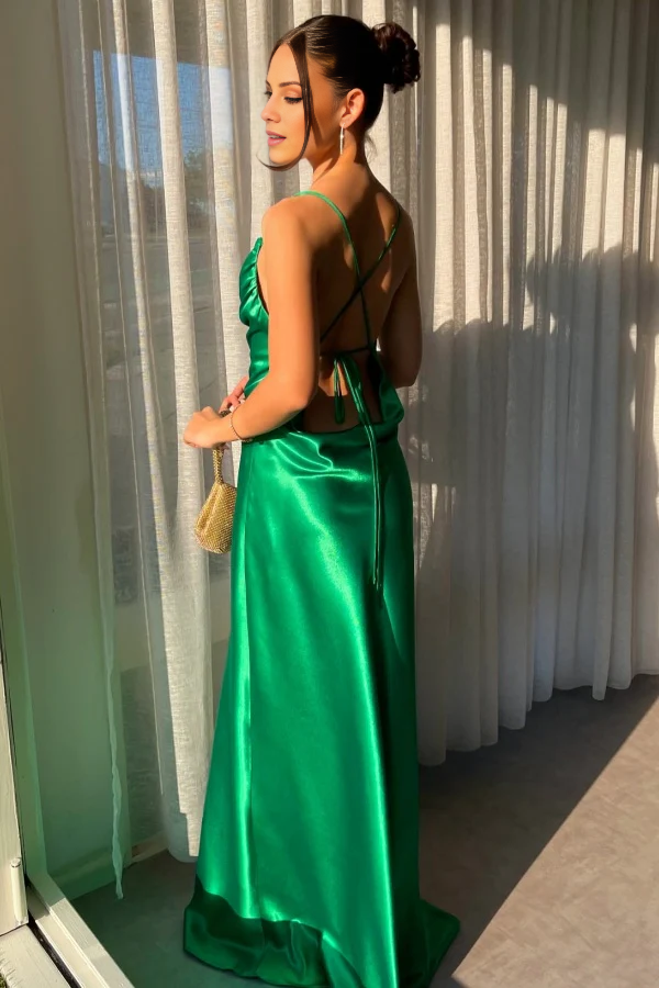 Vestido de noche Jimiss minimalista, ajustado, sin mangas y con tirantes cruzados y hombros descubiertos