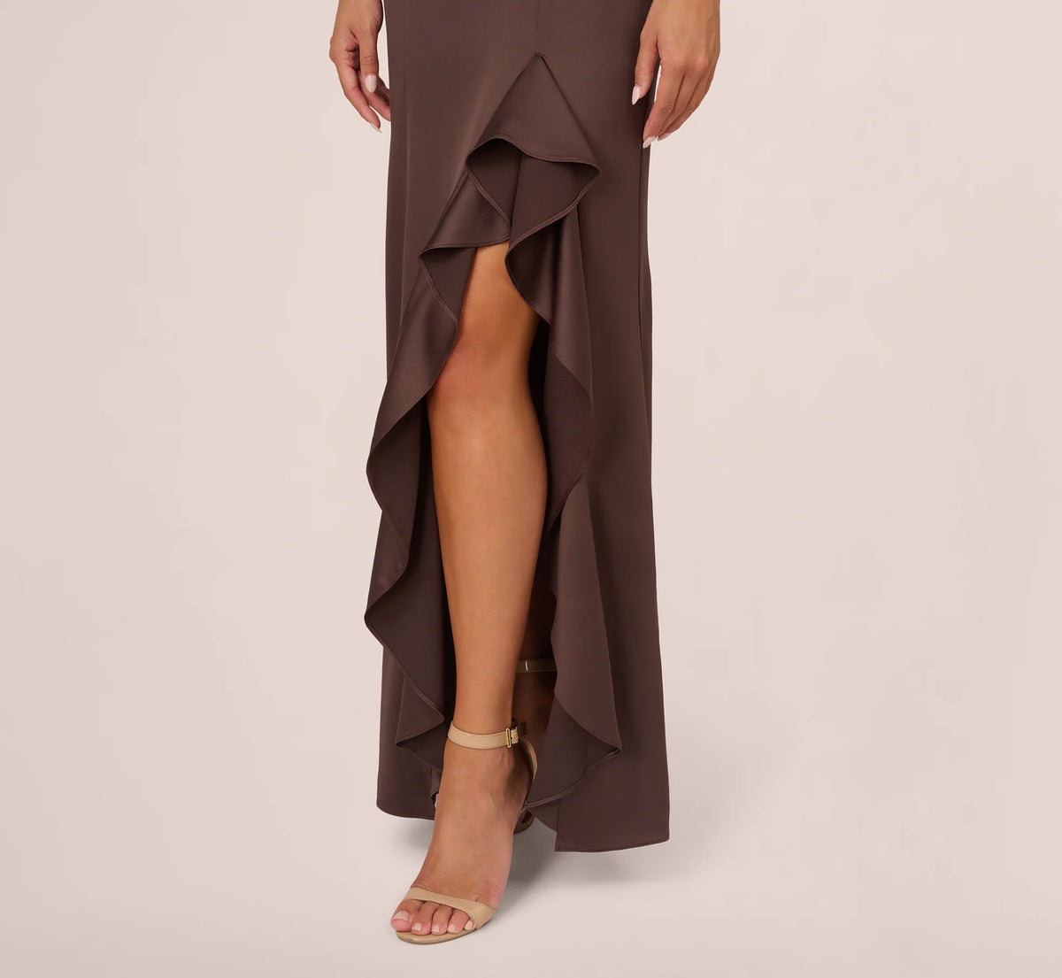 Vestido de fiesta largo estilo sirena con volantes y espalda descubierta de satén de Jimiss