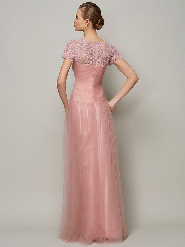 Vestidos largos de satén con escote corazón, corte princesa, mangas cortas y abalorios