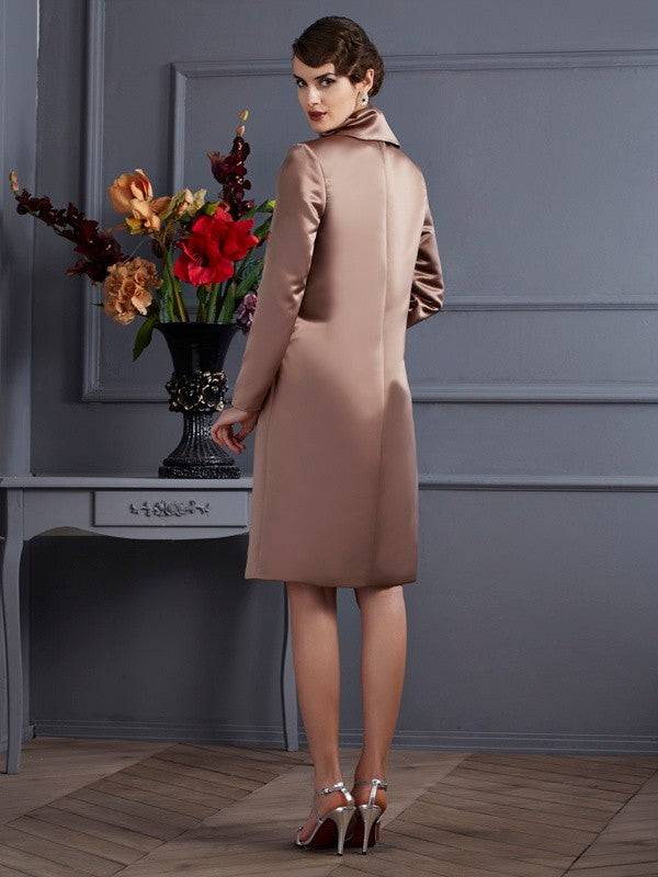 Abiti da sposa corti in raso senza maniche con scollo a V e scollo a V