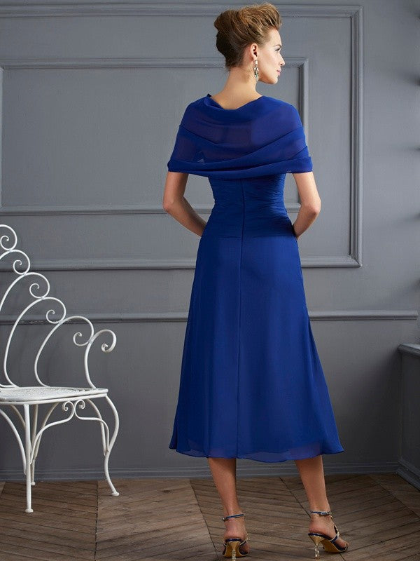 Abiti da sposa corti in chiffon con perline, maniche corte e scollo a V a tubino/colonna