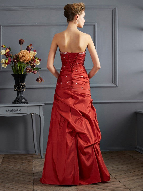 Vestidos largos de tafetán con escote corazón, sin mangas y cuentas, de corte trompeta/sirena