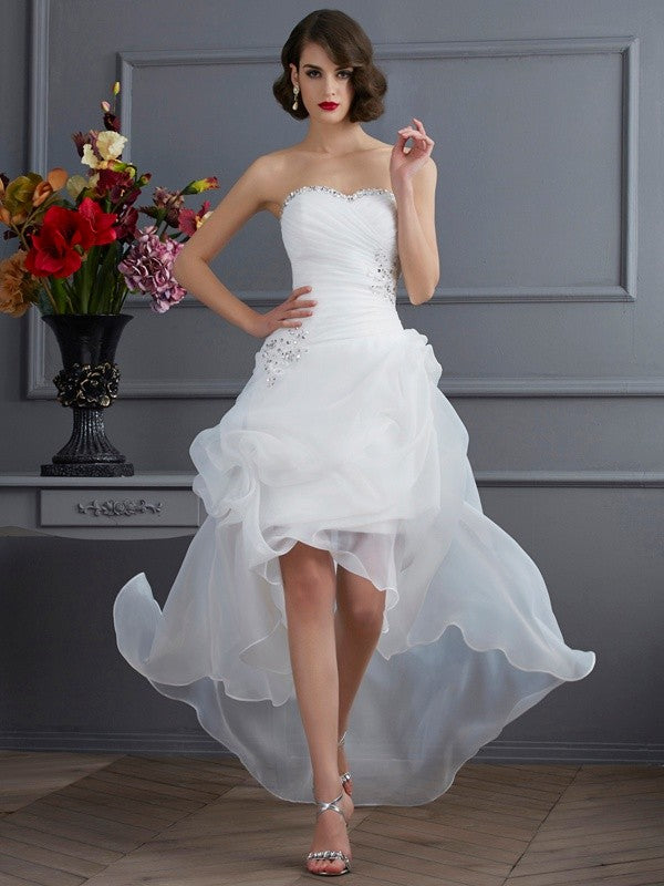Vestidos de novia de organza de corte A/princesa, escote corazón, sin mangas, con abalorios y corte alto bajo