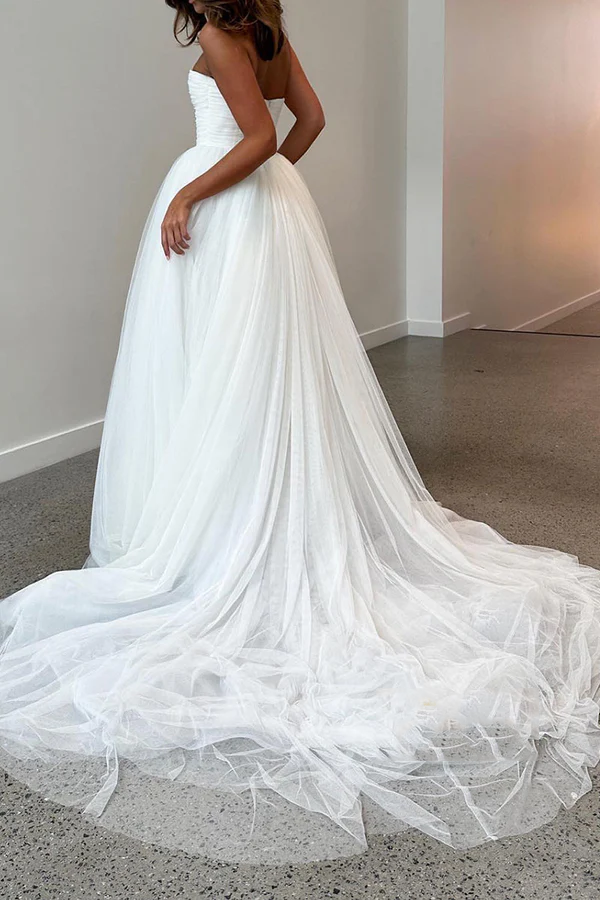 Vestido de novia único de tul sin tirantes y escote en forma de A