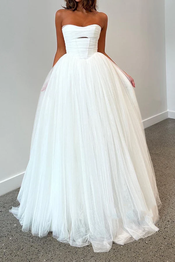 Vestido de novia único de tul sin tirantes y escote en forma de A
