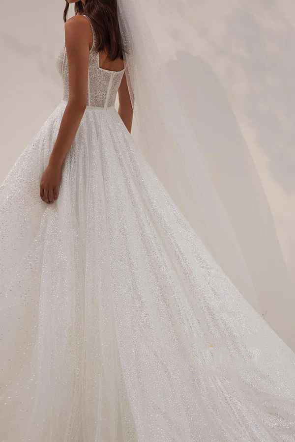 Vestido de novia de fantasía con lentejuelas, escote en forma de A, tirantes finos y escote corazón
