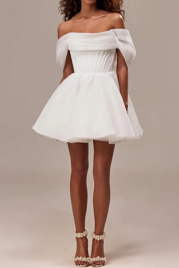 Vestido de novia corto único con tirantes al descubierto, corte A y transparencias