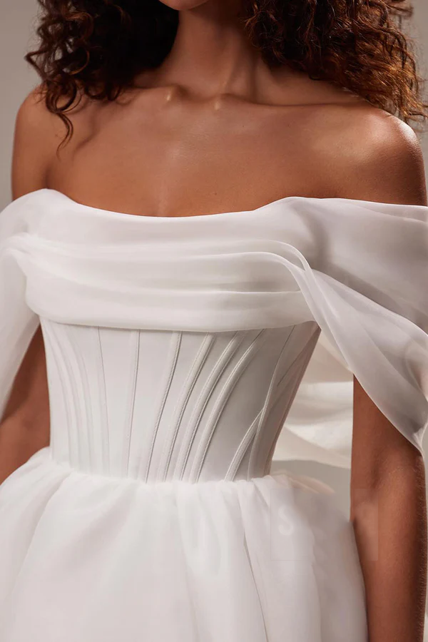 Vestido de novia corto único con tirantes al descubierto, corte A y transparencias