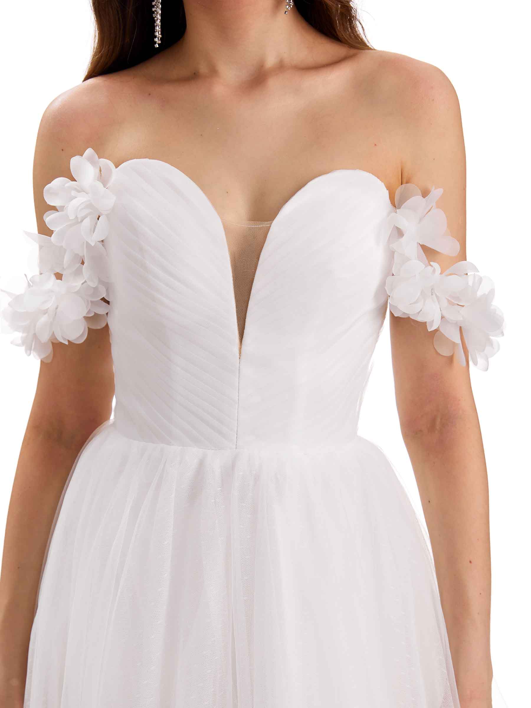 Precioso vestido de novia extra largo de encaje floral con escote en V y hombros descubiertos en forma de A