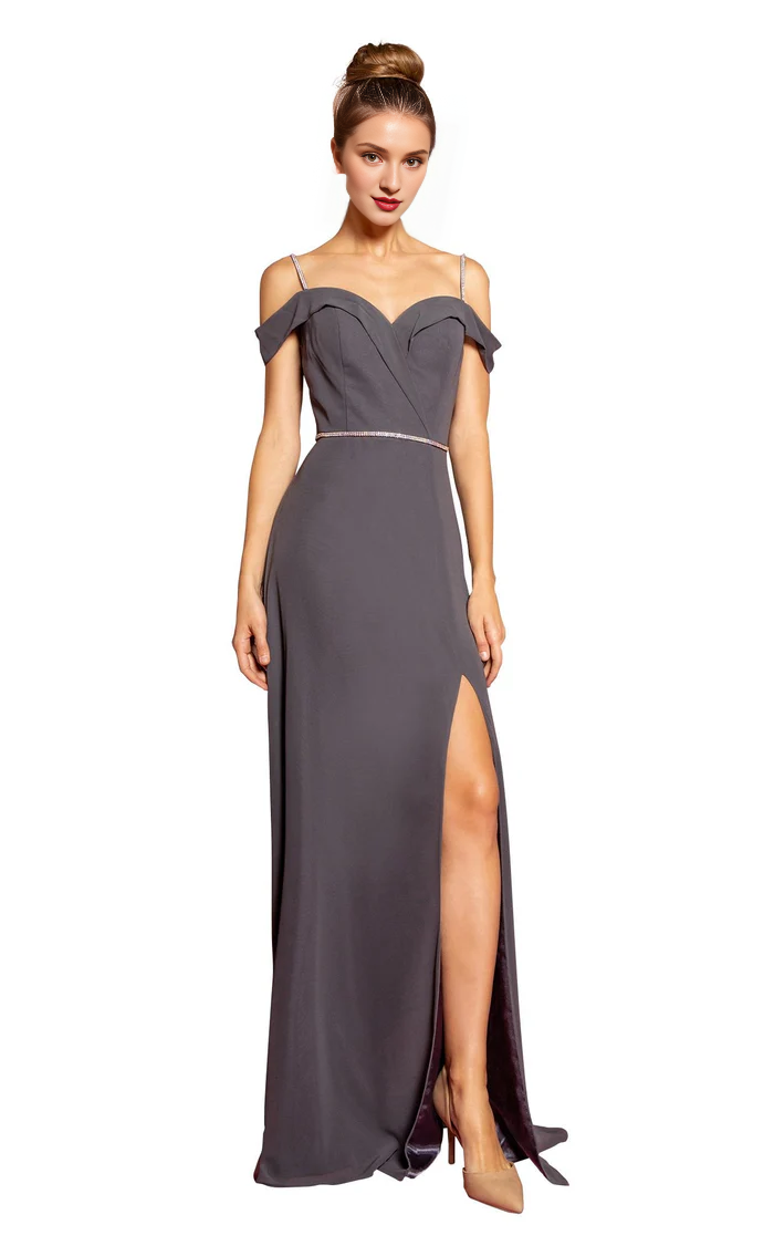 Abiti da sera aderenti con spalline sottili, spalle scoperte, spacco alto e lunghezza pavimento