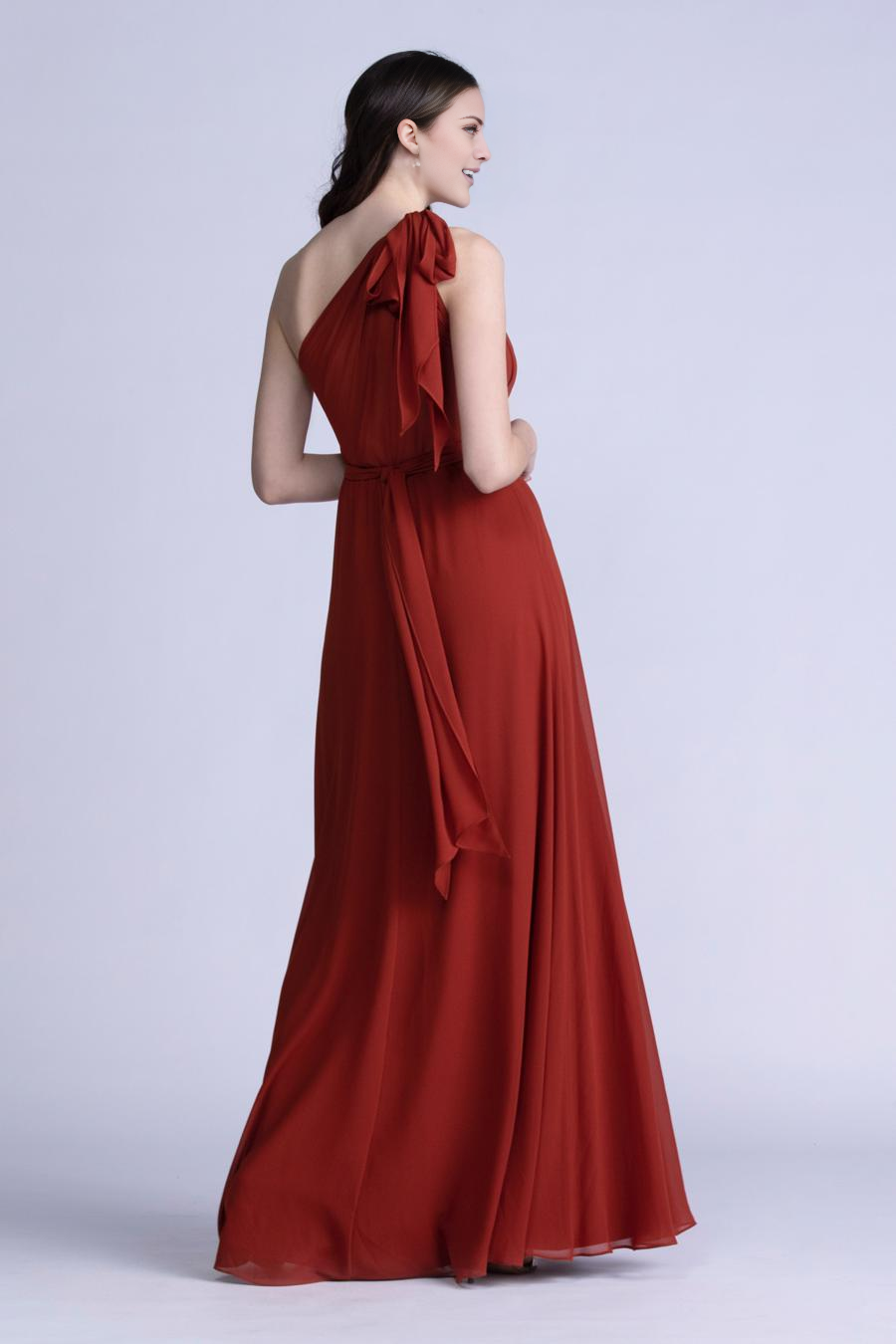 Vestido de noche Jimiss con escote asimétrico, espalda descubierta y largo hasta el suelo