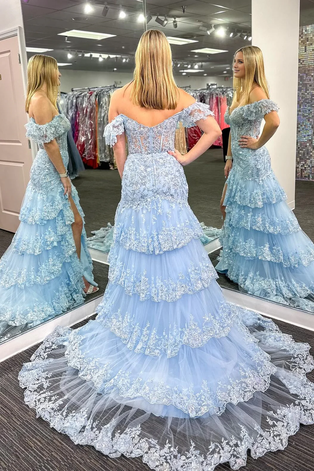 Vestido largo estilo sirena con capas de lentejuelas rojas y hombros descubiertos de Jimiss