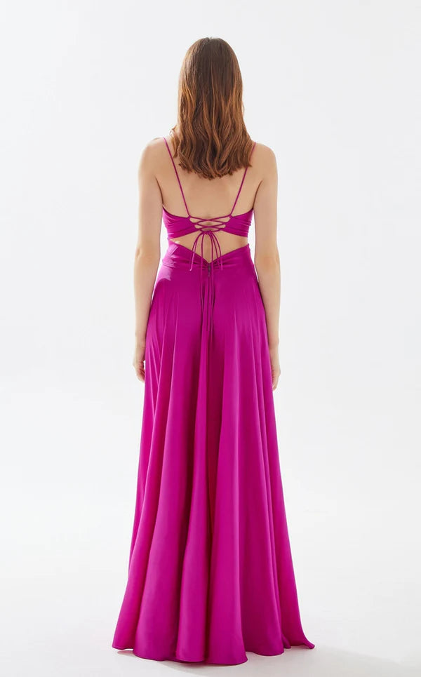 Abito da sera lungo fino al pavimento, con scollo a V profondo, spalline sottili e scollo a V