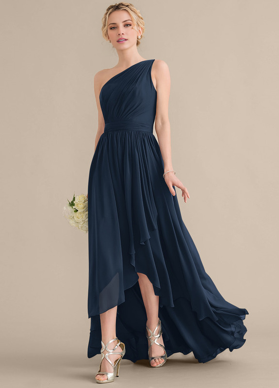 Vestido de dama de honor asimétrico de gasa con volantes escalonados, corte A y un hombro