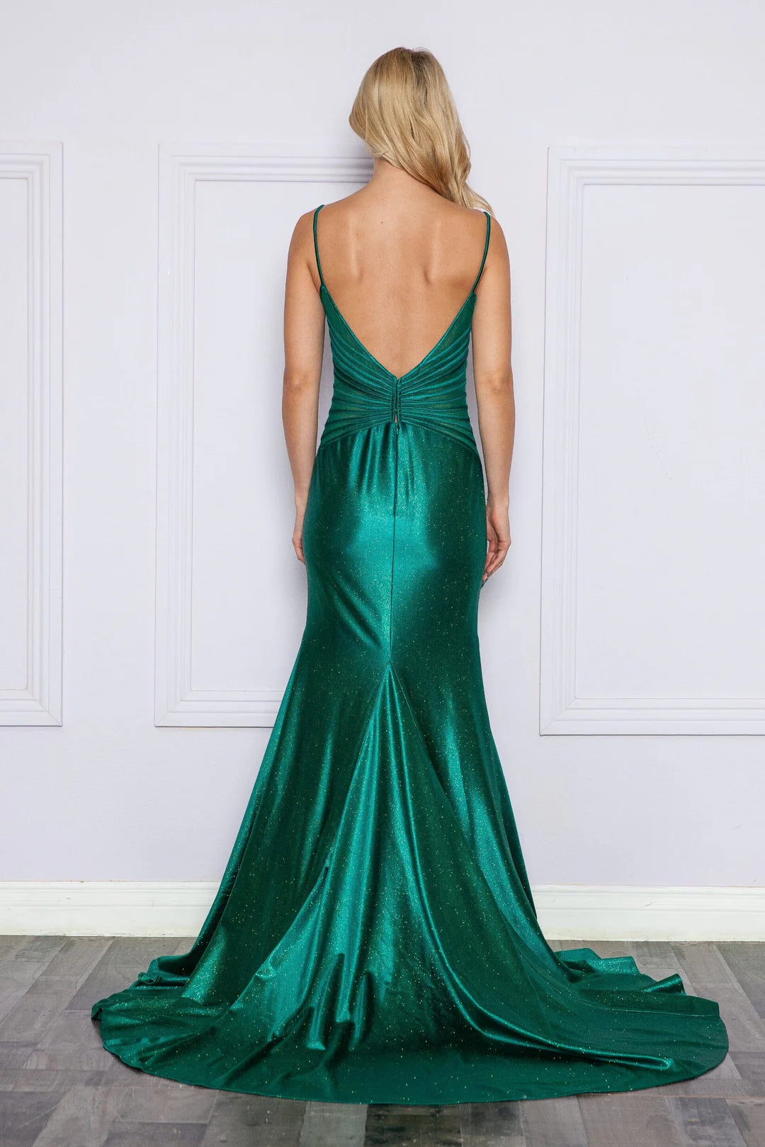 Vestido largo sin mangas con escote en V y falda ajustada de punto liso brillante