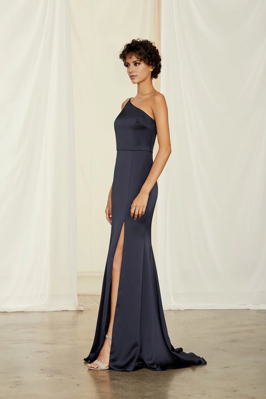 Vestido de noche Jimiss con cuello asimétrico, hombros descubiertos, sin mangas, espalda descubierta, abertura lateral y largo hasta el suelo