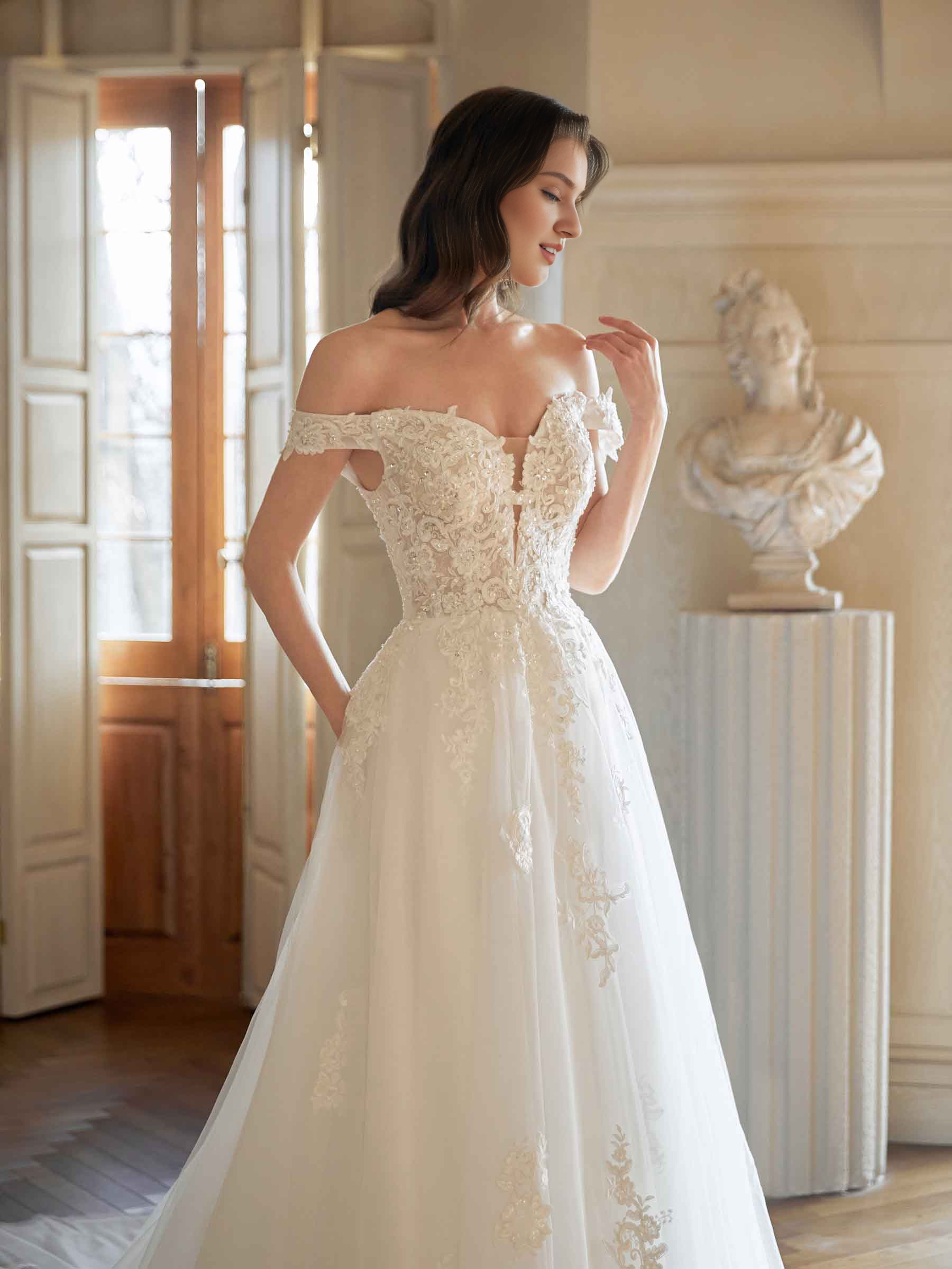 Elegante vestido de novia de encaje ultra largo con hombros descubiertos y corte A