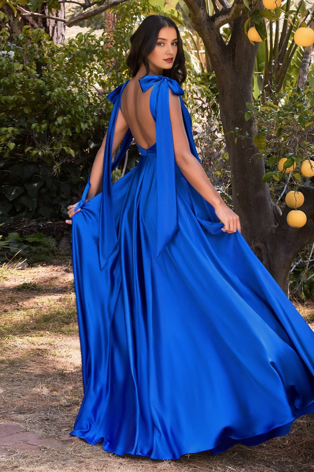 Vestido largo de satén con falda en forma de A y sin mangas