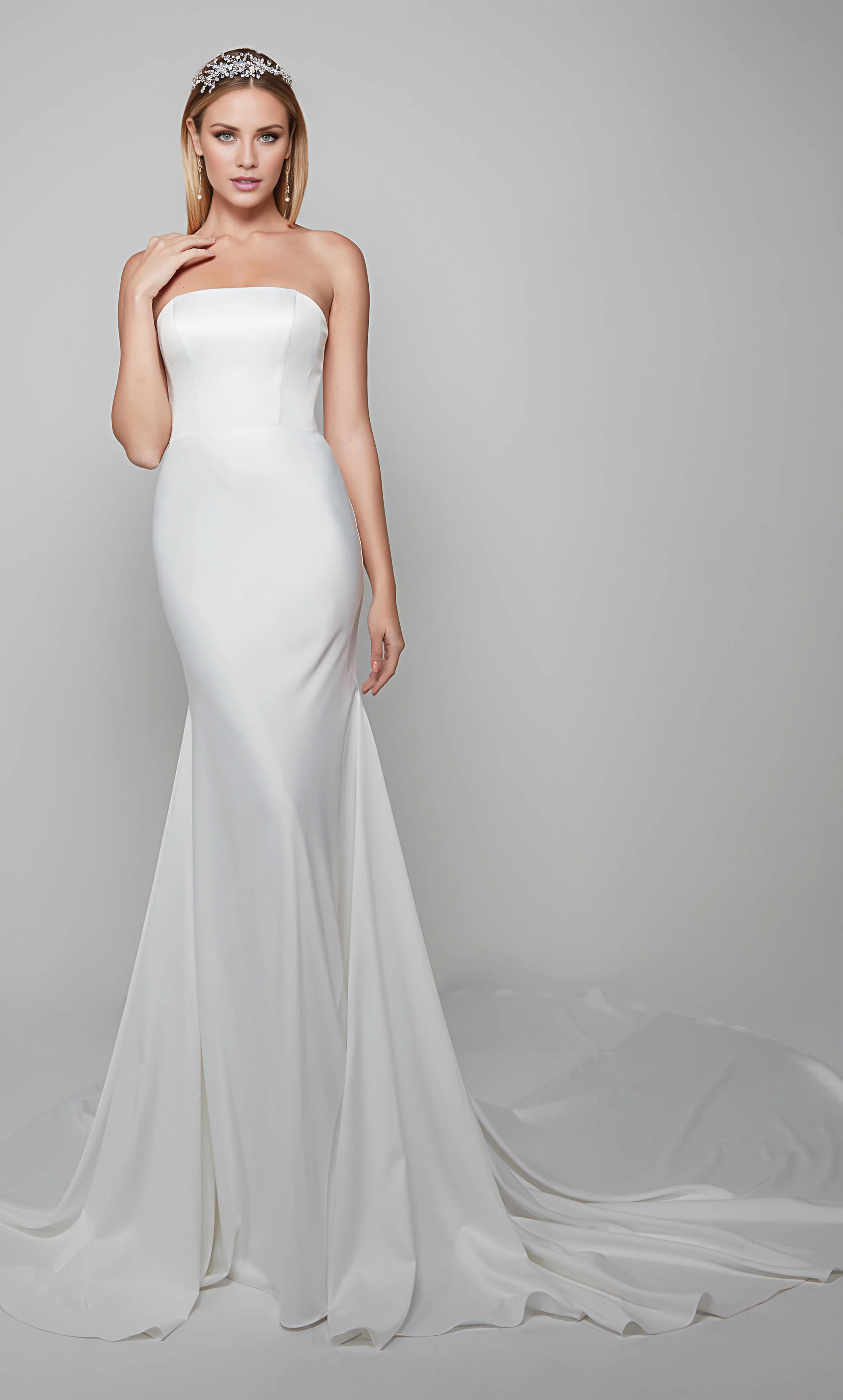 Perfect satin strapless mermaid backless satin bread button wedding dress