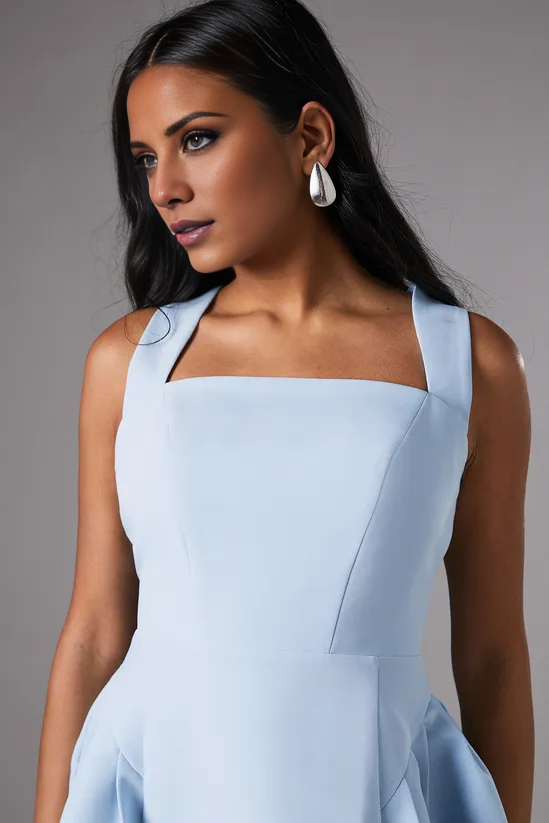 Vestido de fiesta corto de Jimiss con escote cuadrado, hombros descubiertos, sin mangas y escote mariposa en la espalda condensada