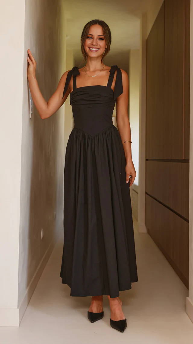 Vestido de fiesta largo con corsé ajustado y escote cuadrado de Jimiss con detalles plisados