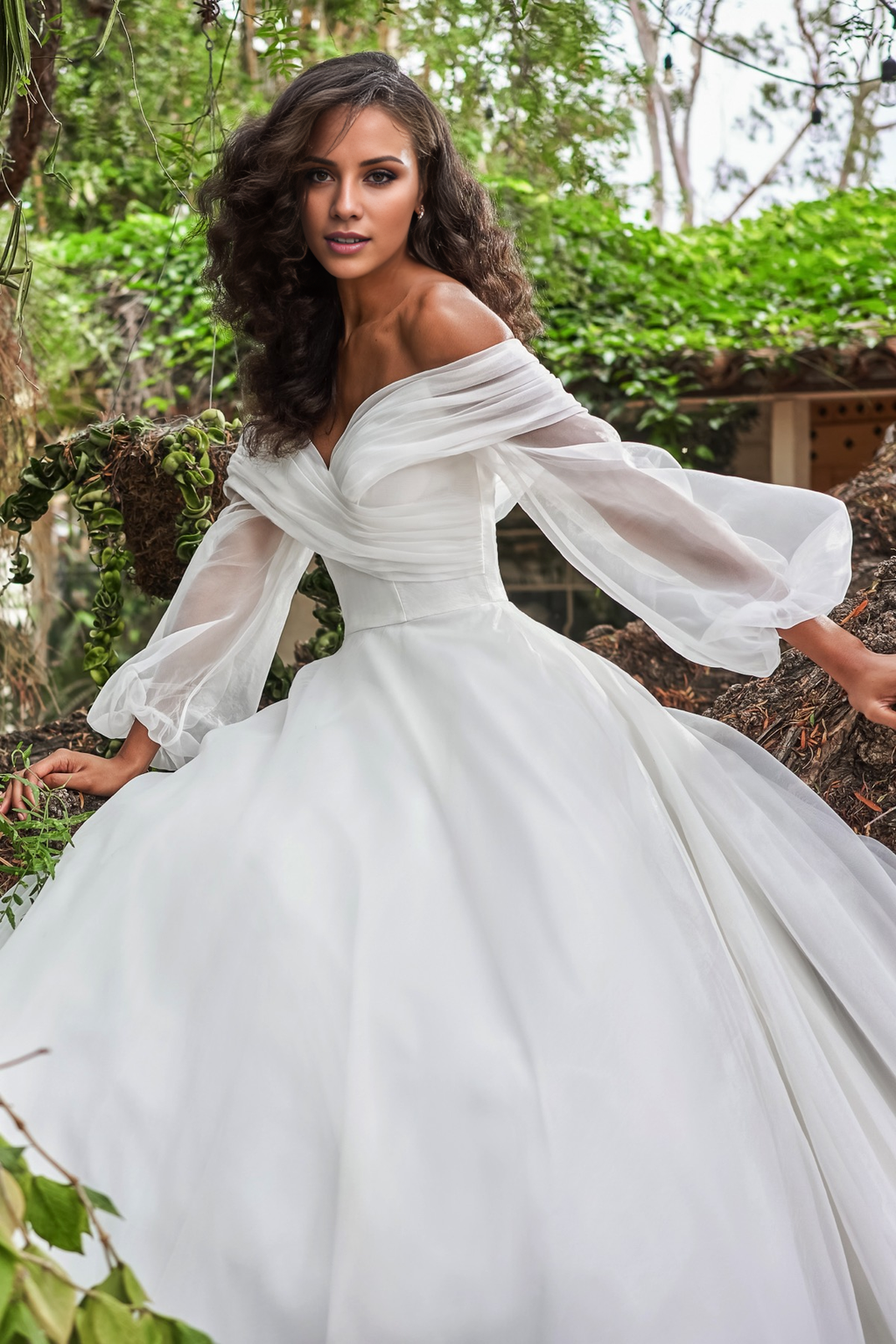 Vestido de novia largo hasta el suelo, con escote en V, cintura ajustada y mangas largas
