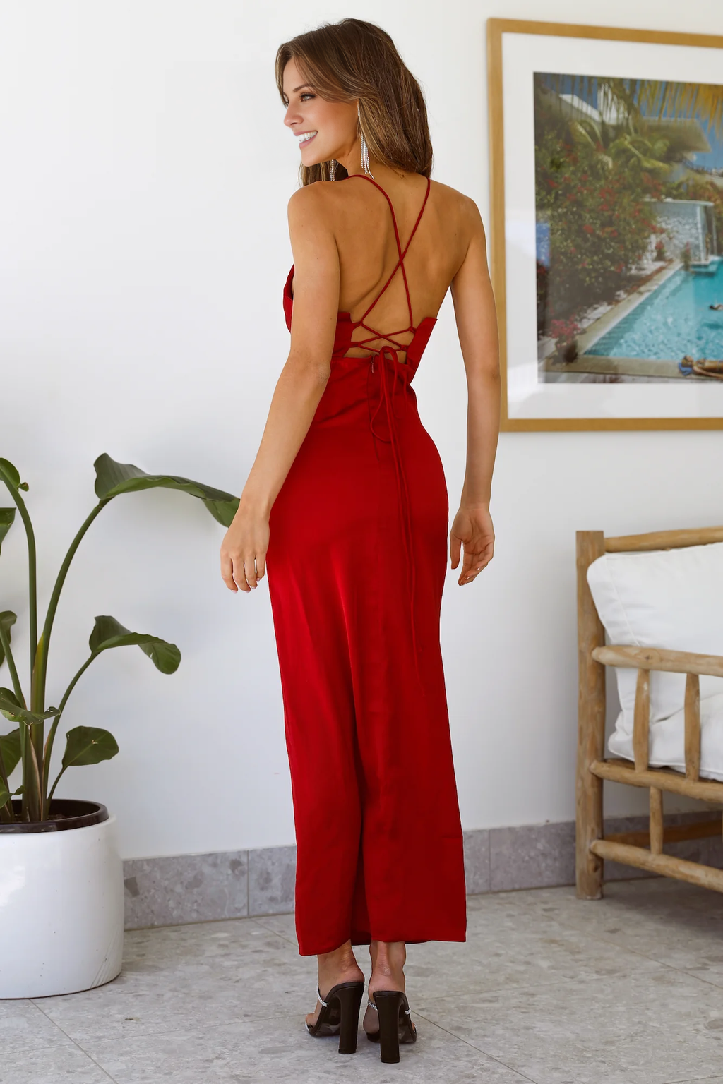 Vestido de fiesta largo de Jimiss con escote en capas, tirantes finos y aberturas laterales