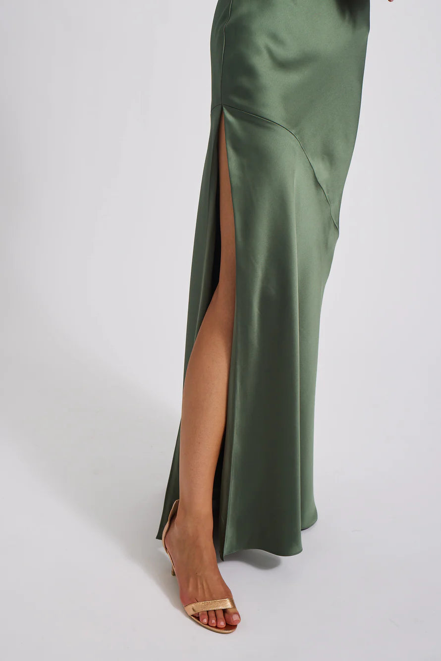 Vestido de fiesta Jimiss con cuello asimétrico, hombros descubiertos, sin mangas, espalda descubierta, abertura lateral y largo hasta el suelo