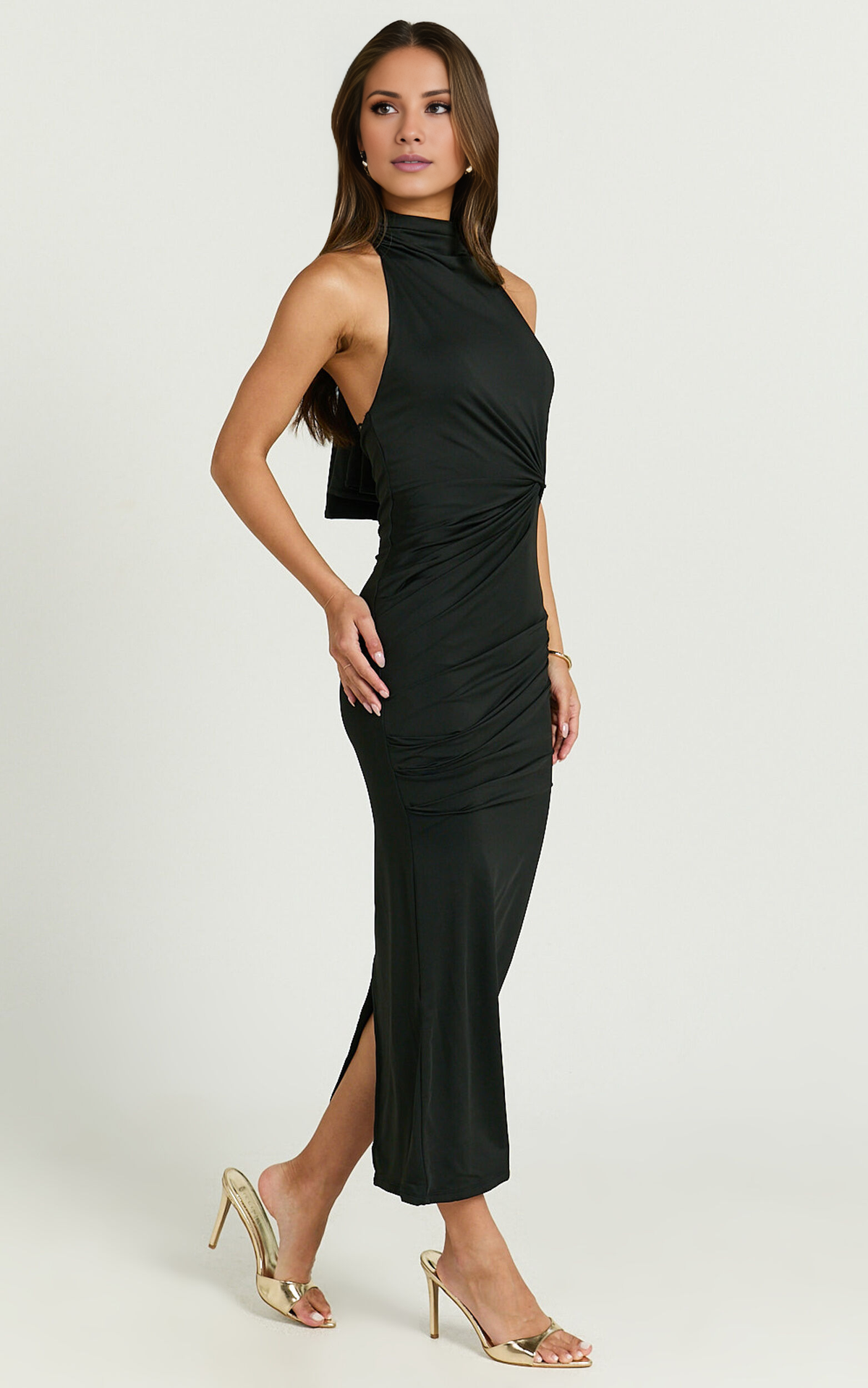 Vestido de fiesta Jimiss con cuello halter, hombros descubiertos, sin mangas, espalda descubierta y largo hasta el suelo