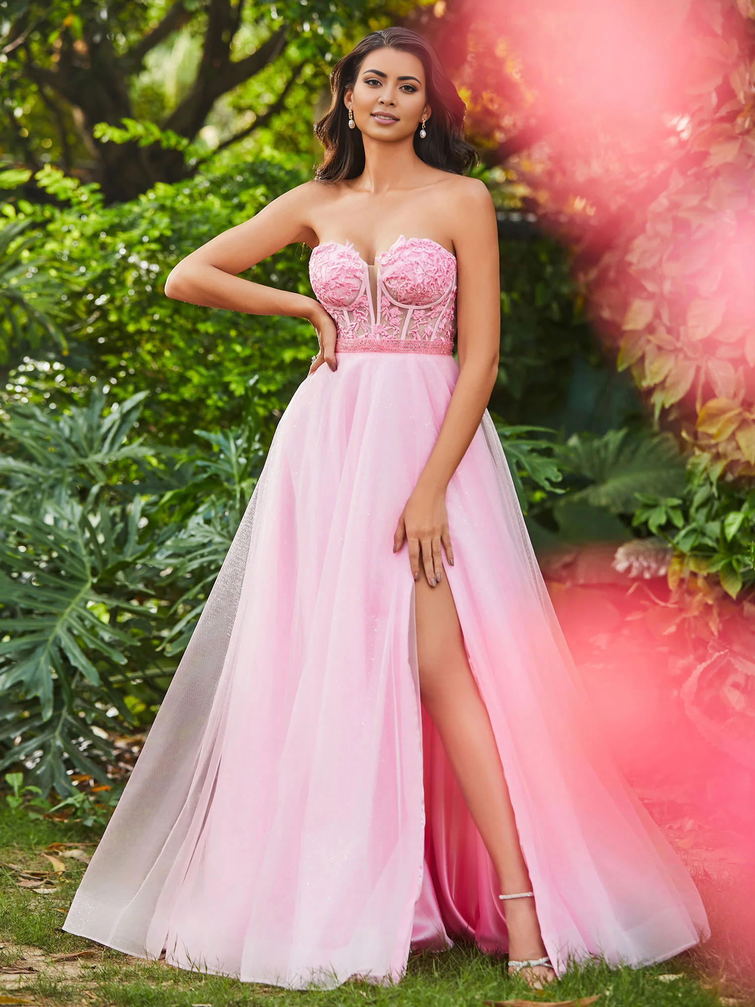 Abito in chiffon trasparente, senza spalline, aderente, con spacco, a trapezio