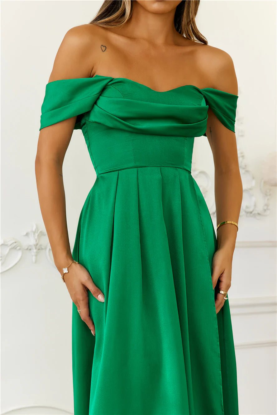 Vestido de fiesta largo de satén con tirantes en la espalda y hombros descubiertos de Jimiss