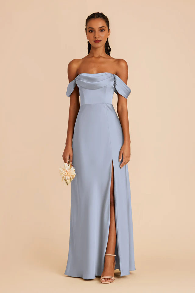 Vestido de dama de honor de satén con cuello doblado, hombros descubiertos, espalda descubierta y largo hasta el suelo