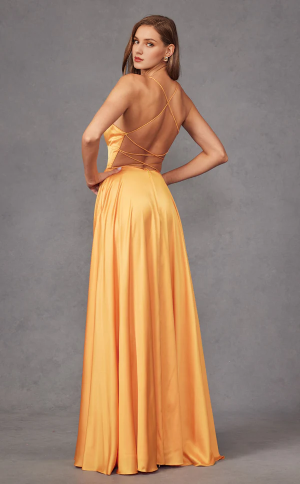 Vestido de fiesta de satén con tirantes finos, espalda descubierta, abertura y largo hasta el suelo