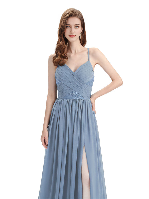 Elegantes vestidos de dama de honor de gasa con tirantes finos, corte A, escote en V y largo hasta el suelo