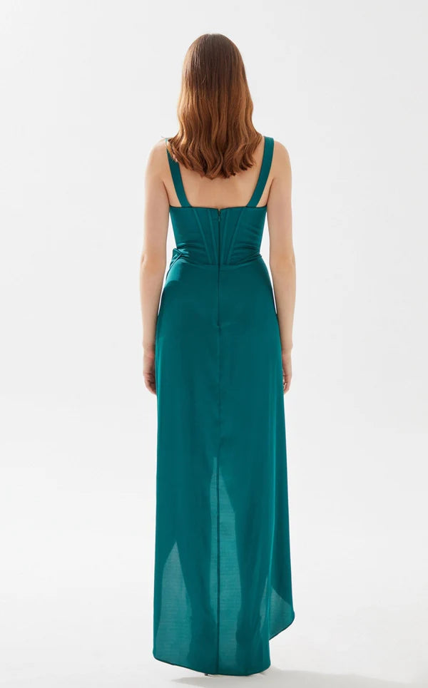 Vestido de noche largo hasta el suelo con abertura alta, sin mangas y escote en V profundo