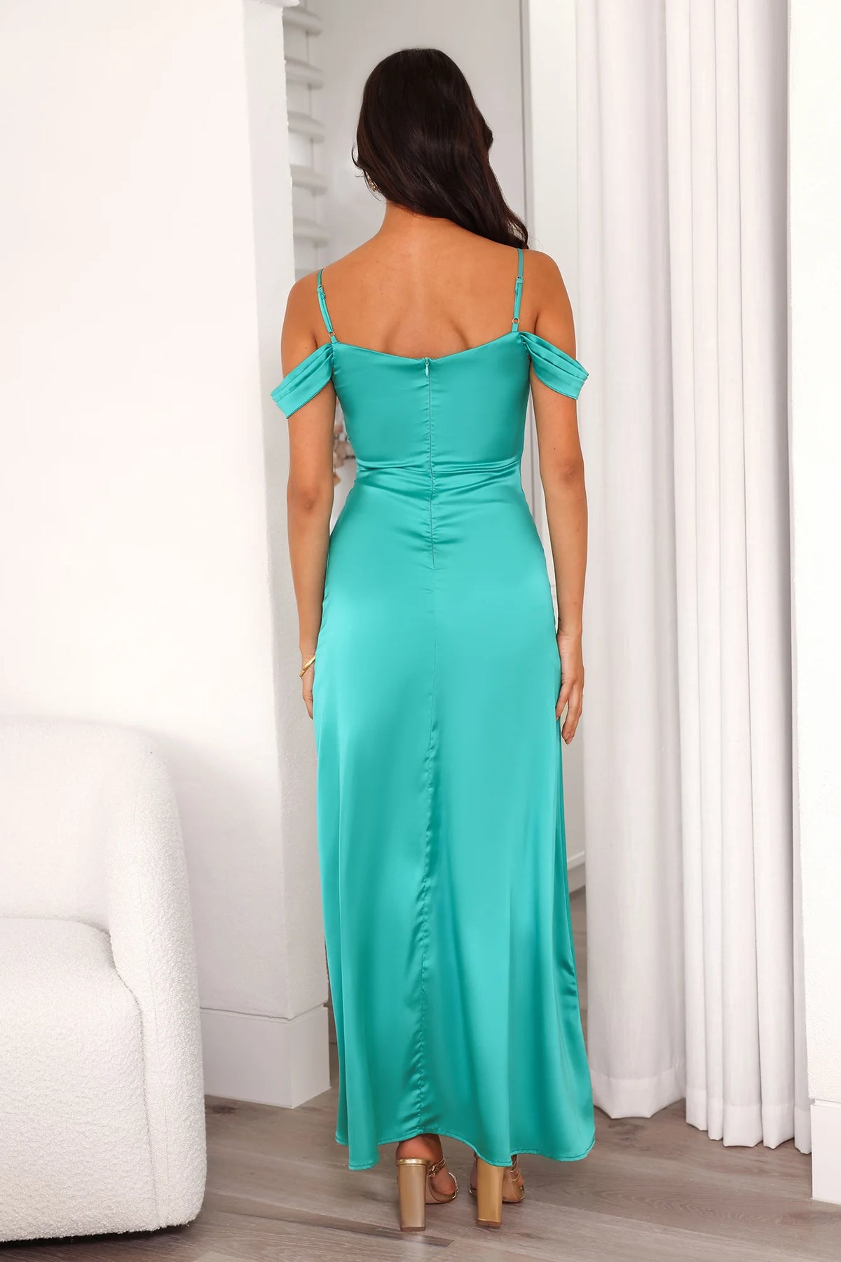 Vestido de fiesta largo con escote en V, tirantes finos y abertura lateral de Jimiss