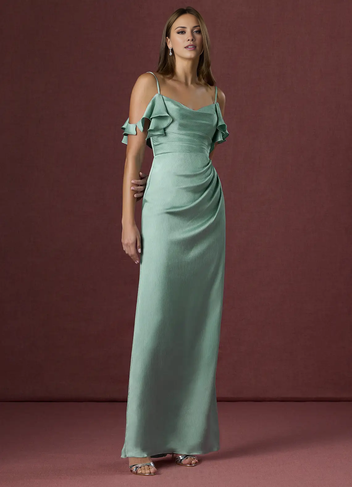 Vestido de fiesta Jimiss con escote barco, tirantes finos, abertura lateral y largo hasta el suelo 