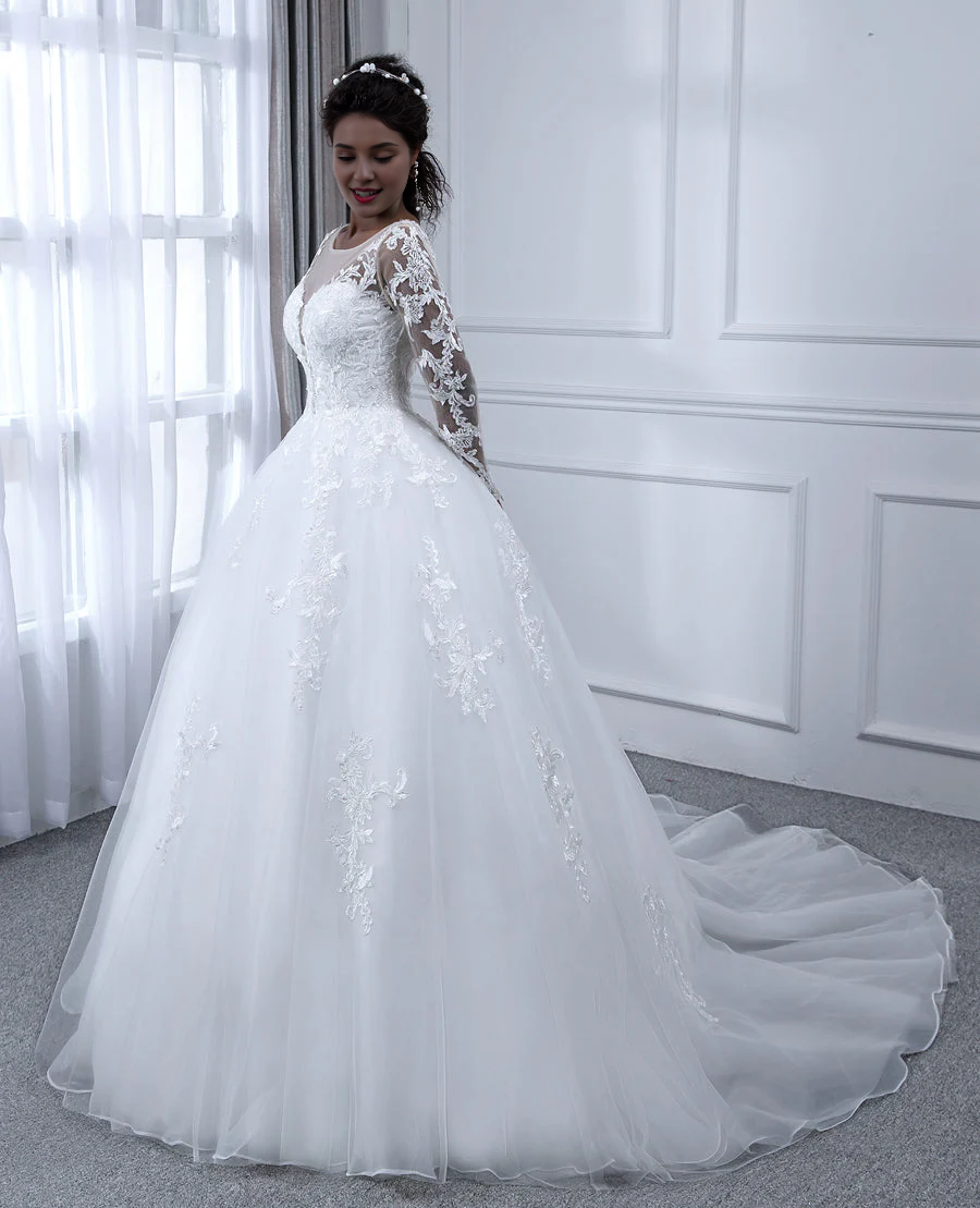 Vestido de novia de gasa con cuello transparente, mangas largas y apliques